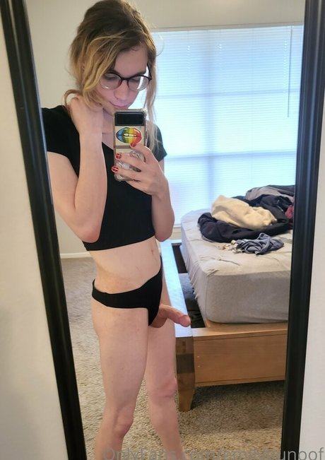 Naakte gelekte OnlyFans-foto van Emilybunoof