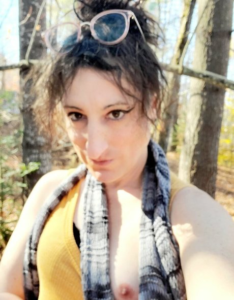 Naakte gelekte OnlyFans-foto van Ladymoonbeam