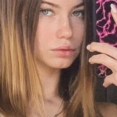 Naakte gelekte OnlyFans-foto van Kate Li