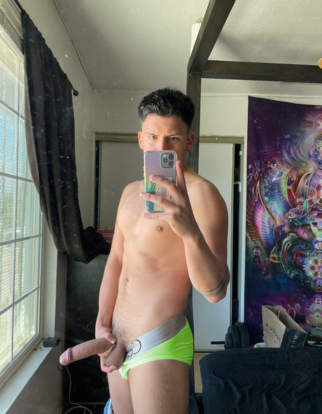 Naakte gelekte OnlyFans-foto van Papitop