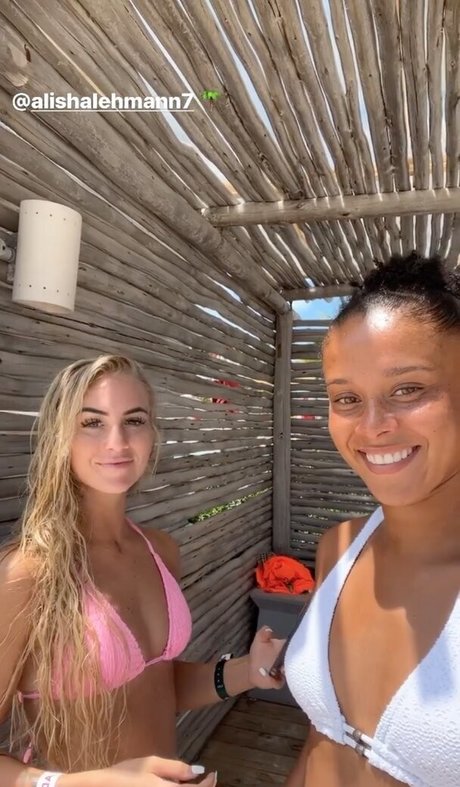 Naakte gelekte OnlyFans-foto van Alisha Lehmann