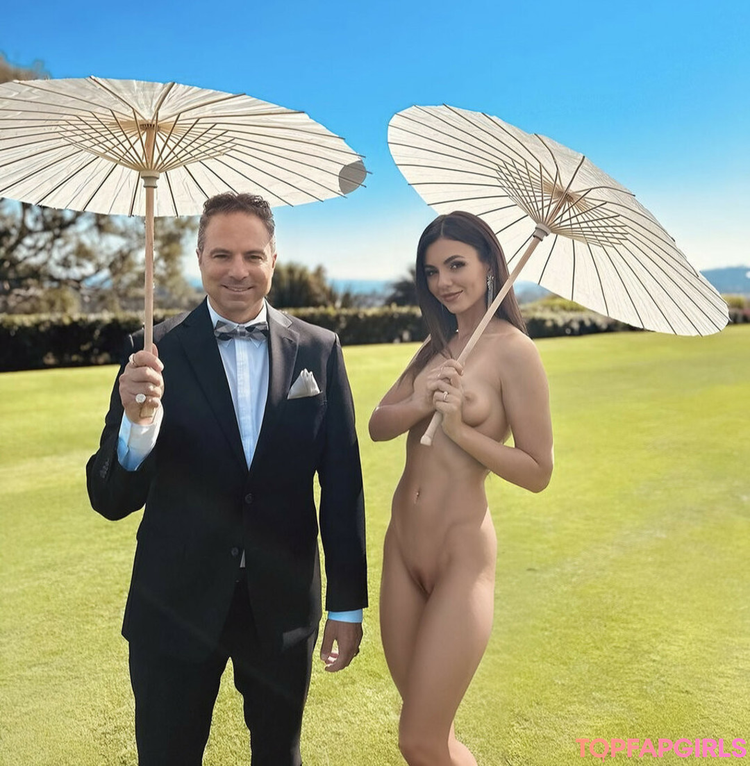 Naakte gelekte OnlyFans-foto van Victoria Justice #1450