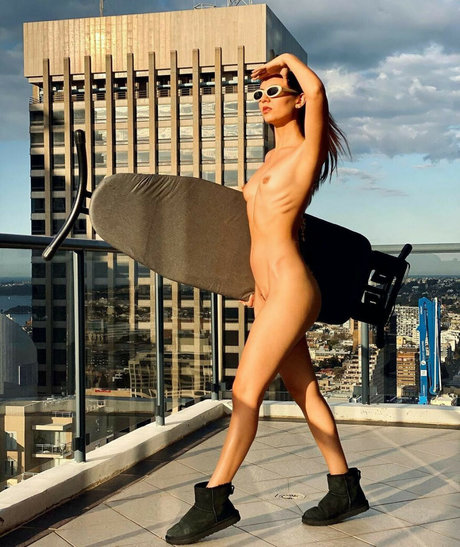 Naakte gelekte OnlyFans-foto van Victoria Justice
