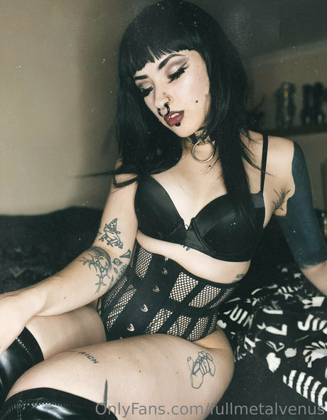 Naakte gelekte OnlyFans-foto van Fullmetalvenus