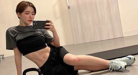 Naakte gelekte OnlyFans-foto van Eimi Fukada