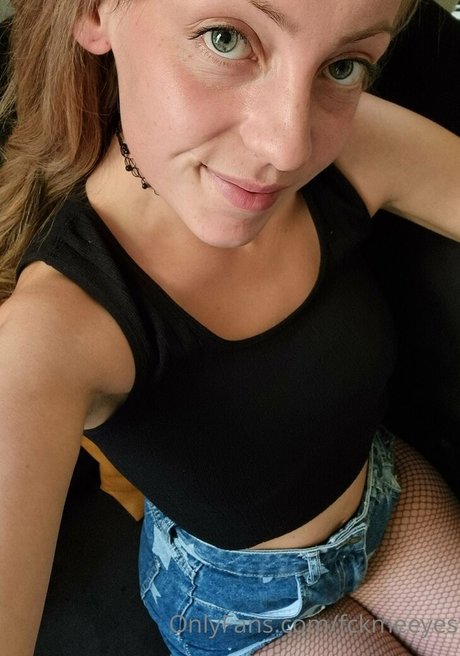 Naakte gelekte OnlyFans-foto van Fckmeeyes
