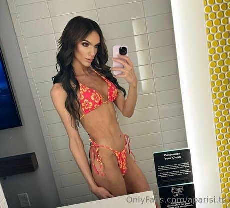 Naakte gelekte OnlyFans-foto van Aparisits