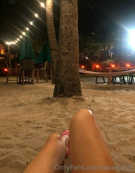 Naakte gelekte OnlyFans-foto van Aparisits