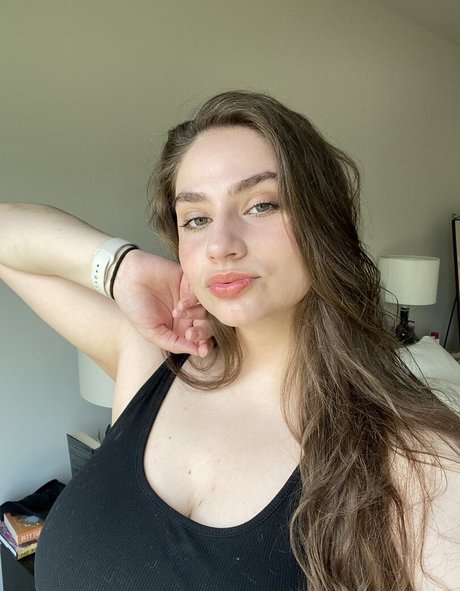 Naakte gelekte OnlyFans-foto van Elisabeth Marchini