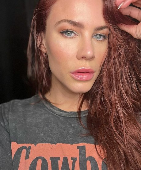Naakte gelekte OnlyFans-foto van Courtney Hope