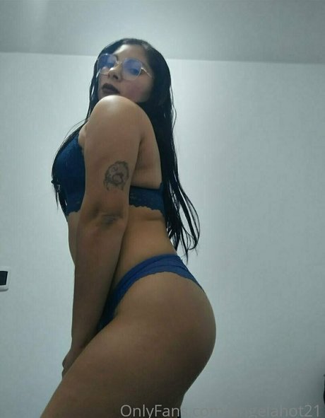 Naakte gelekte OnlyFans-foto van Angelahot21