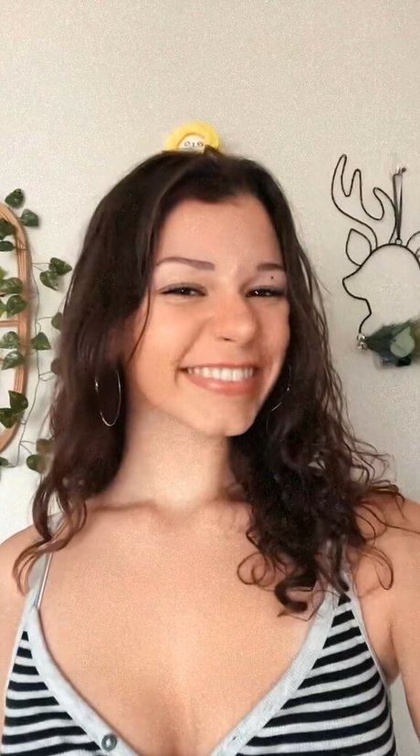 Naakte gelekte OnlyFans-foto van Nikki Woods