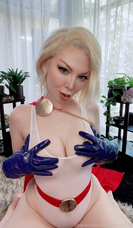 Naakte gelekte OnlyFans-foto van Ashlewddaefree