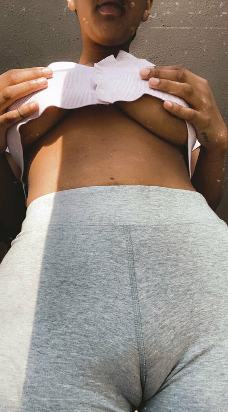 Naakte gelekte OnlyFans-foto van Jaadenforfree