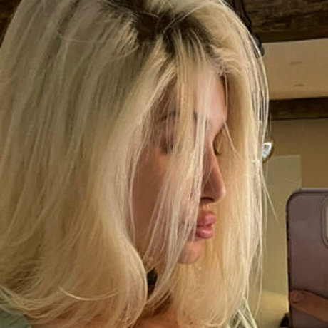 Naakte gelekte OnlyFans-foto van Innapopo
