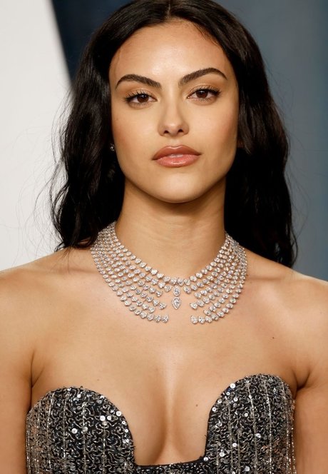 Naakte gelekte OnlyFans-foto van Camila Mendes