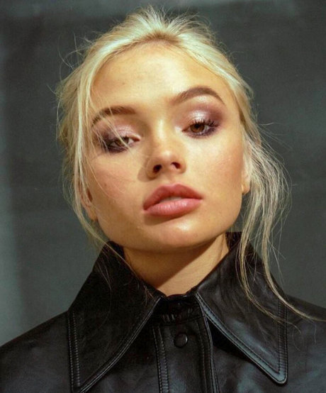 Naakte gelekte OnlyFans-foto van Natalie Alyn Lind