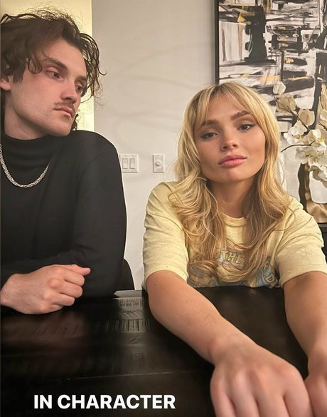 Naakte gelekte OnlyFans-foto van Natalie Alyn Lind