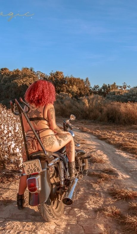 Naakte gelekte OnlyFans-foto van Varias Em Um