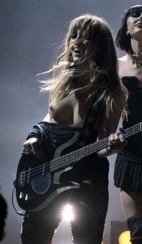 Naakte gelekte OnlyFans-foto van Victoria De Angelis