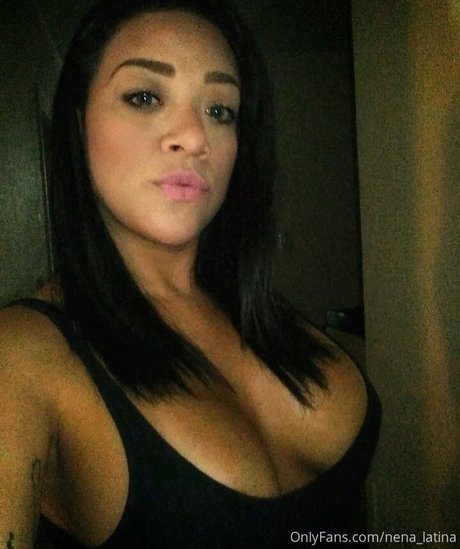 Naakte gelekte OnlyFans-foto van Nenalatina
