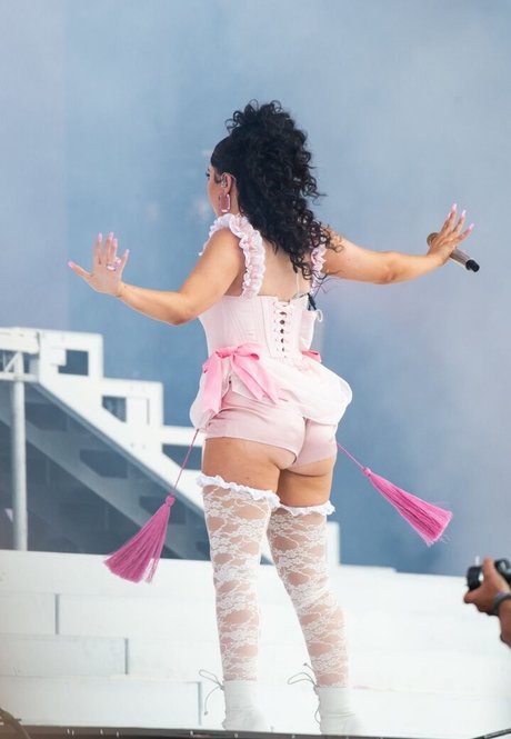 Naakte gelekte OnlyFans-foto van Kali Uchis