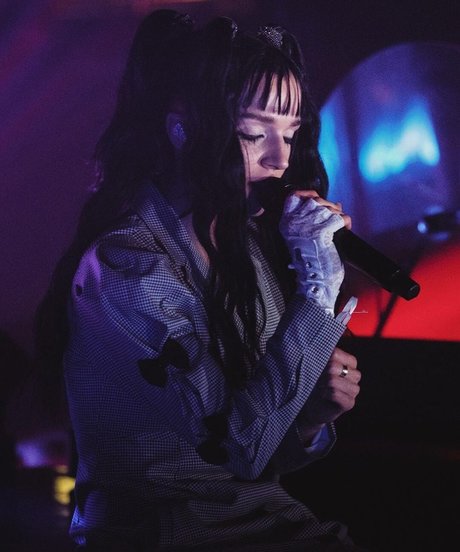 Naakte gelekte OnlyFans-foto van Poppy