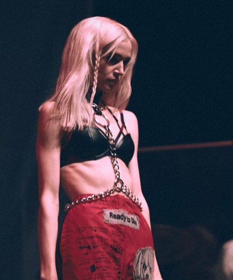 Naakte gelekte OnlyFans-foto van Poppy