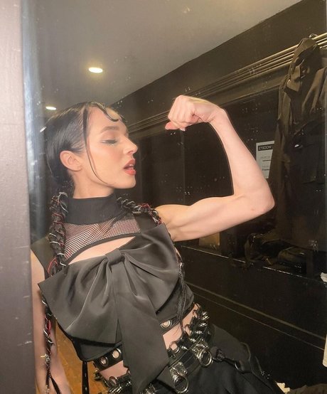 Naakte gelekte OnlyFans-foto van Poppy