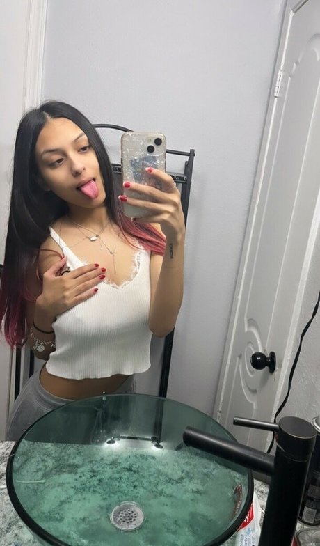 Naakte gelekte OnlyFans-foto van Luvrosa