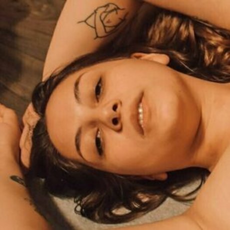Naakte gelekte OnlyFans-foto van Ganeheeka