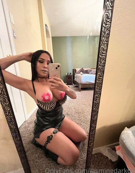Naakte gelekte OnlyFans-foto van Jasminedark69