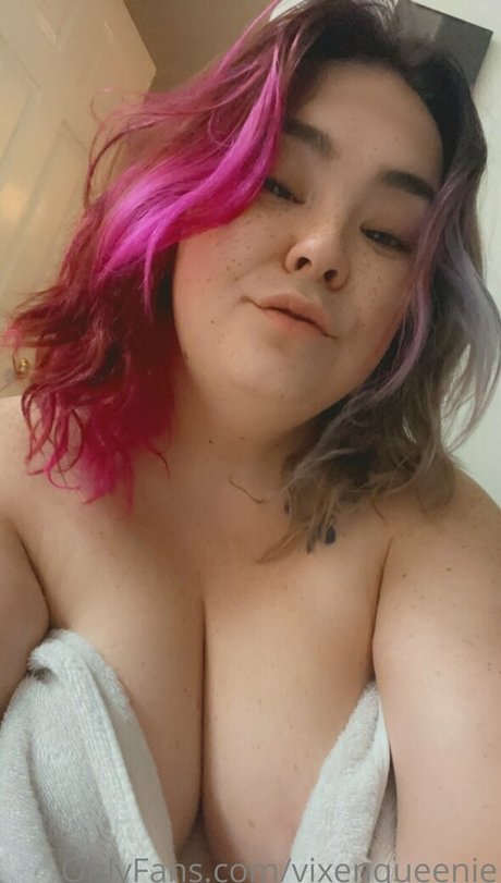 Naakte gelekte OnlyFans-foto van Vixenqueenie