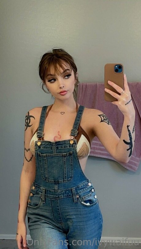 Naakte gelekte OnlyFans-foto van Ivywaifuu