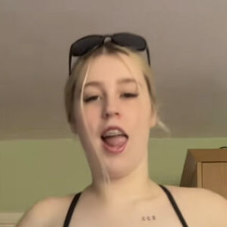 Naakte gelekte OnlyFans-foto van Reeseybum