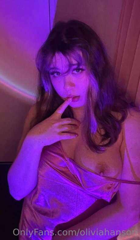 Naakte gelekte OnlyFans-foto van Olivia Hanson
