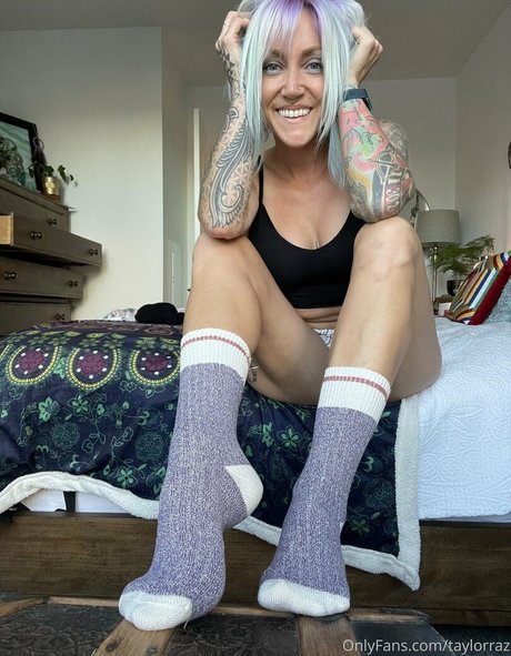 Naakte gelekte OnlyFans-foto van Taylorraz