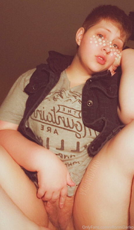 Naakte gelekte OnlyFans-foto van Vronnidarko