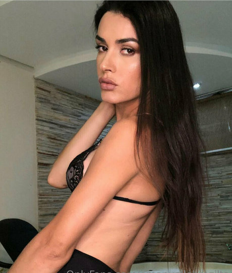 Naakte gelekte OnlyFans-foto van Emanuellebrazilts