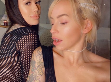 Naakte gelekte OnlyFans-foto van Milfryleerae
