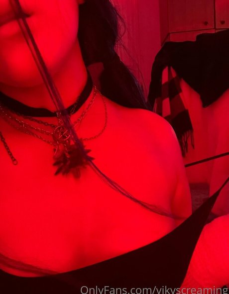 Naakte gelekte OnlyFans-foto van Vikyscreaming