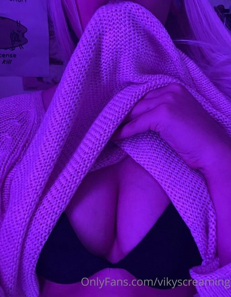 Naakte gelekte OnlyFans-foto van Vikyscreaming