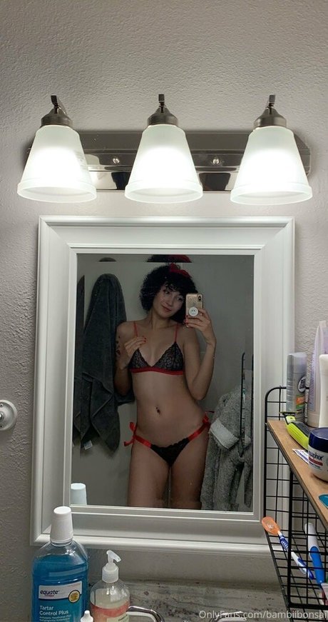 Naakte gelekte OnlyFans-foto van Bambiibonsaifree