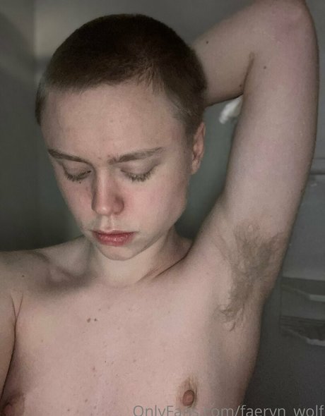 Naakte gelekte OnlyFans-foto van Faerynwolf