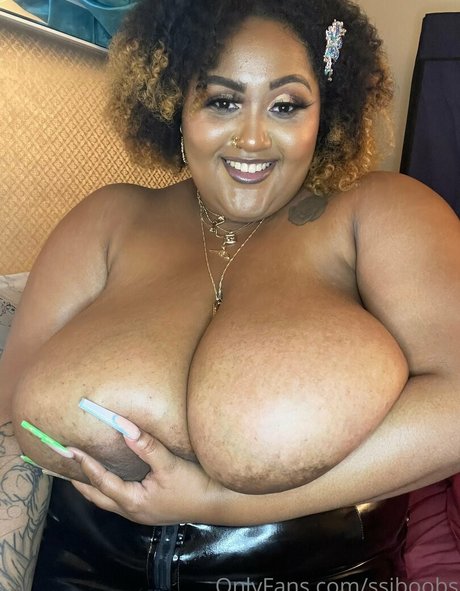 Naakte gelekte OnlyFans-foto van Ssjboobs