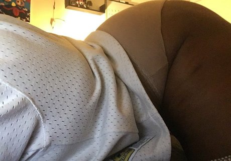 Naakte gelekte OnlyFans-foto van Artbyash