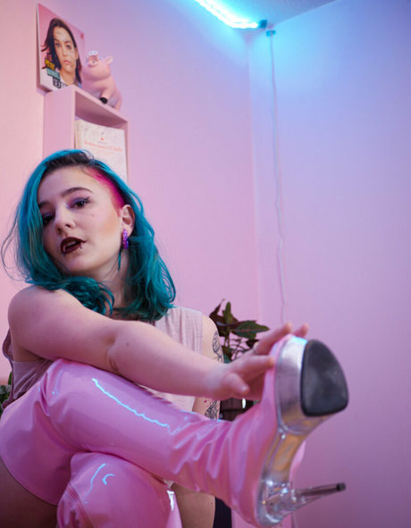 Naakte gelekte OnlyFans-foto van Khalamite