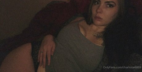 Naakte gelekte OnlyFans-foto van Charlotte6869