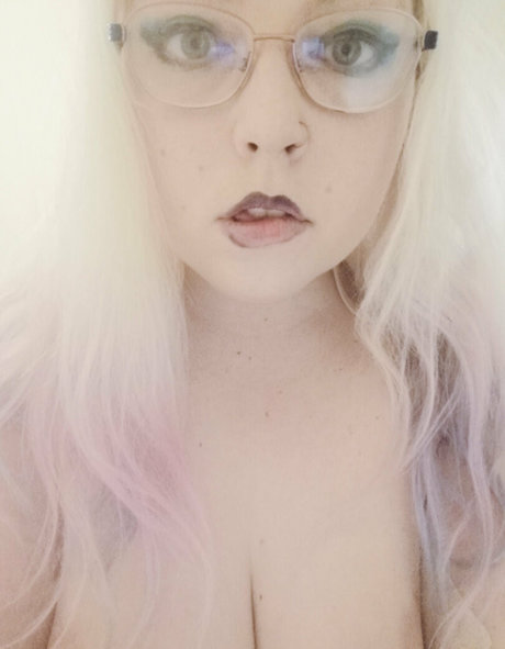 Naakte gelekte OnlyFans-foto van Mistressmel1