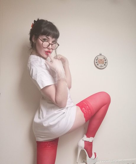 Naakte gelekte OnlyFans-foto van Dinkydemure